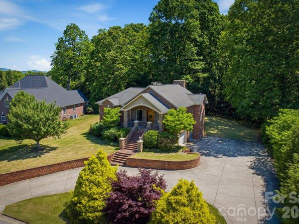405 Golfview Court, Lenoir, NC 28645