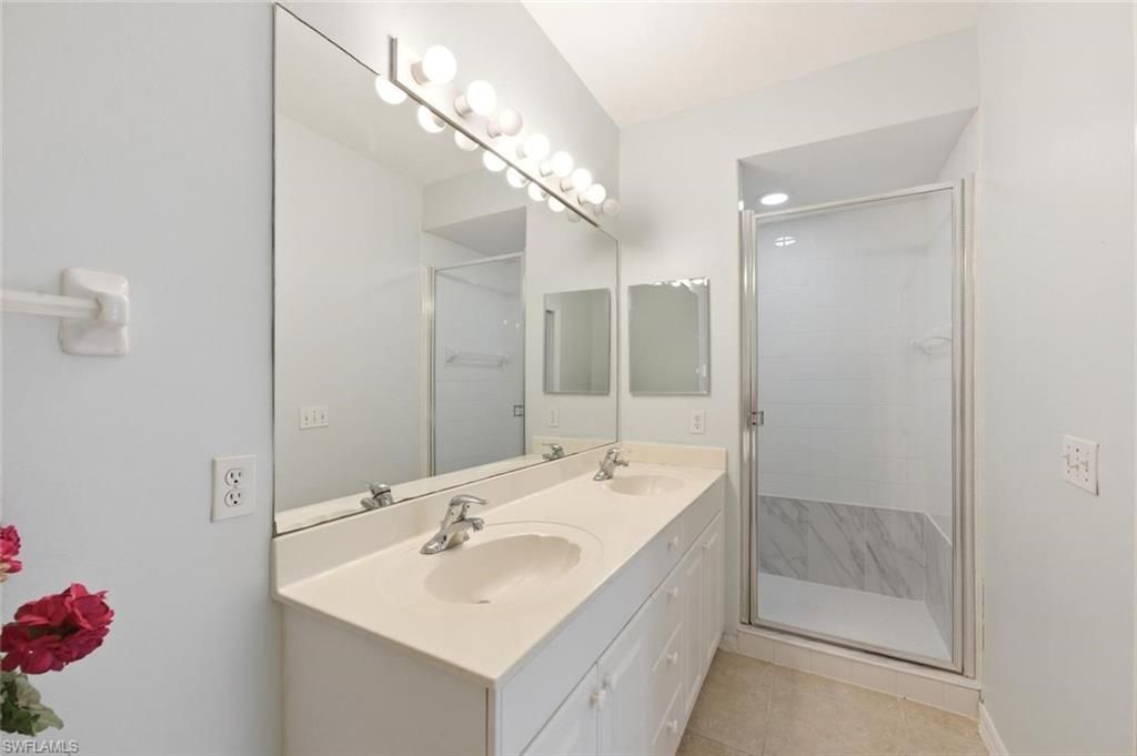 357 Robin Hood Cir , Unit 202, Naples, FL 34104 Photo