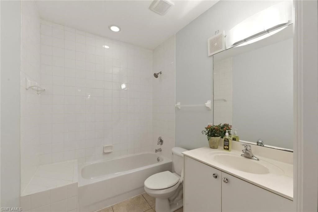 357 Robin Hood Cir , Unit 202, Naples, FL 34104 Photo