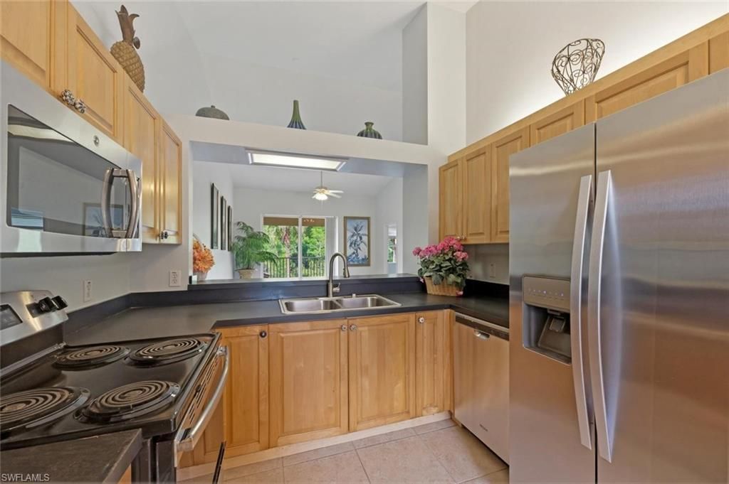 357 Robin Hood Cir , Unit 202, Naples, FL 34104 Photo