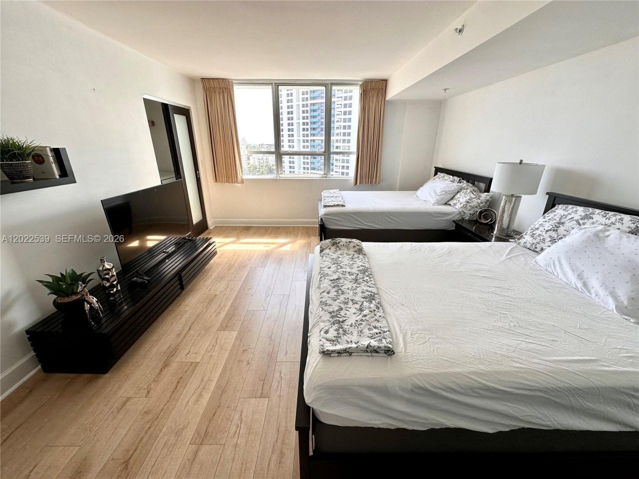 1500 Bay Rd, Unit 1114S, Miami Beach, FL 33139 Photo
