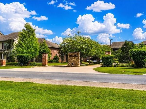 3202 MILITARY Highway, Unit E, Pineville, LA 71360