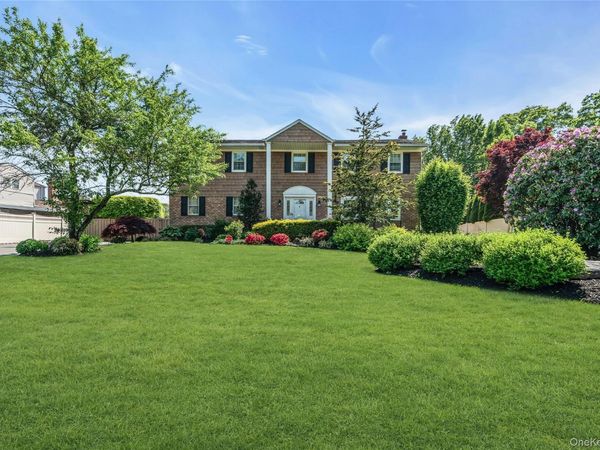 18 Ron Court , Commack, NY 11725