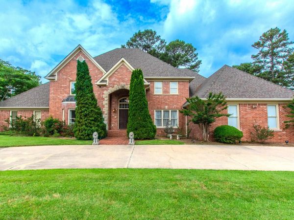 1 Club Manor Drive, Maumelle, AR 72113