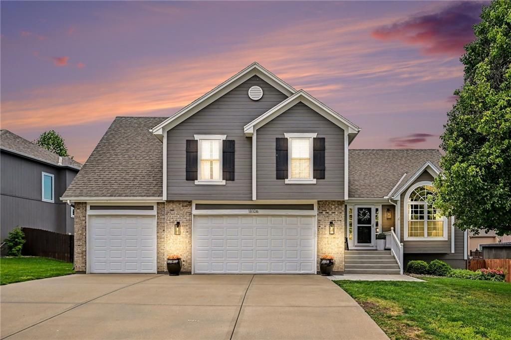 18106 Guinevere Court, Smithville, MO 64089 Main Photo