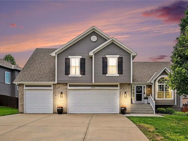 18106 Guinevere Court, Smithville, MO 64089