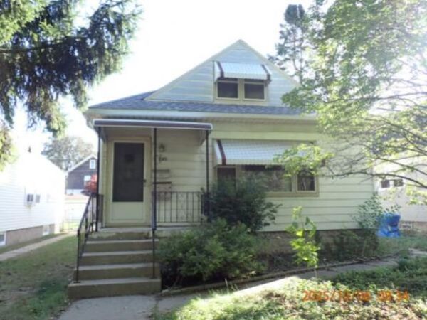 3240 S Dayfield Ave, Milwaukee, WI 53207