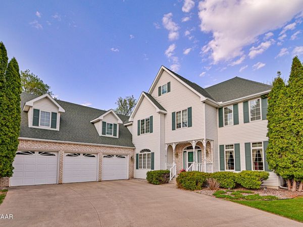 3633 LYNWOOD CIRCLE, Grand Forks, ND 58201