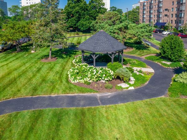 637 E Woodland Park Avenue , Unit 402, Chicago, IL 60616