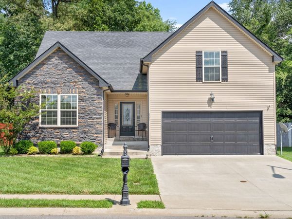 611 Fox Path Ln, Clarksville, TN 37040