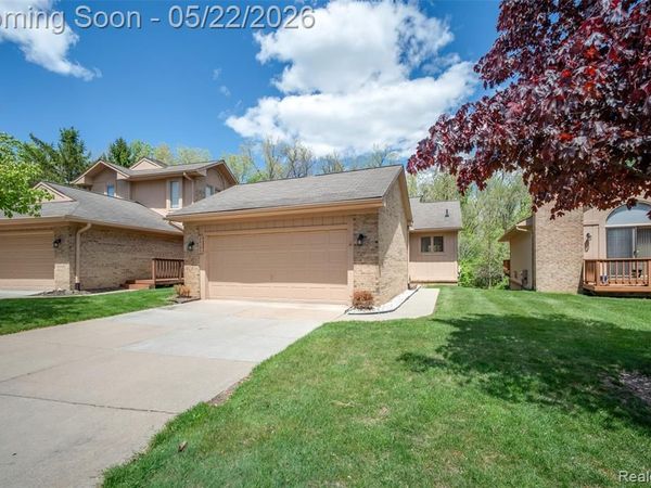 22130 River Ridge Trail, Farmington Hills, MI 48335