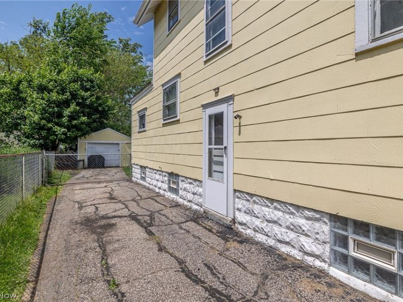 2332 17th Street SW, Akron, OH 44314 Photo 4