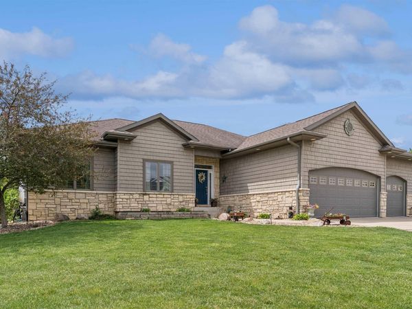 2709 Falcon Lane, Cedar Falls, IA 50613