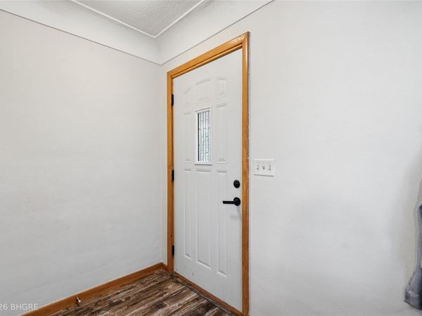 903 E 1st Avenue, Indianola, IA 50125