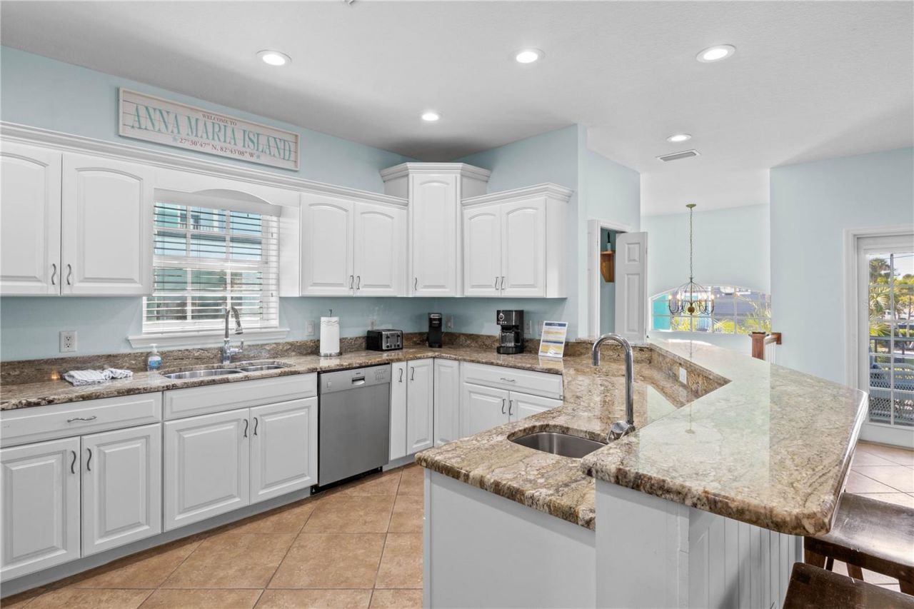 7005 Holmes Boulevard, Holmes Beach, FL 34217 Photo