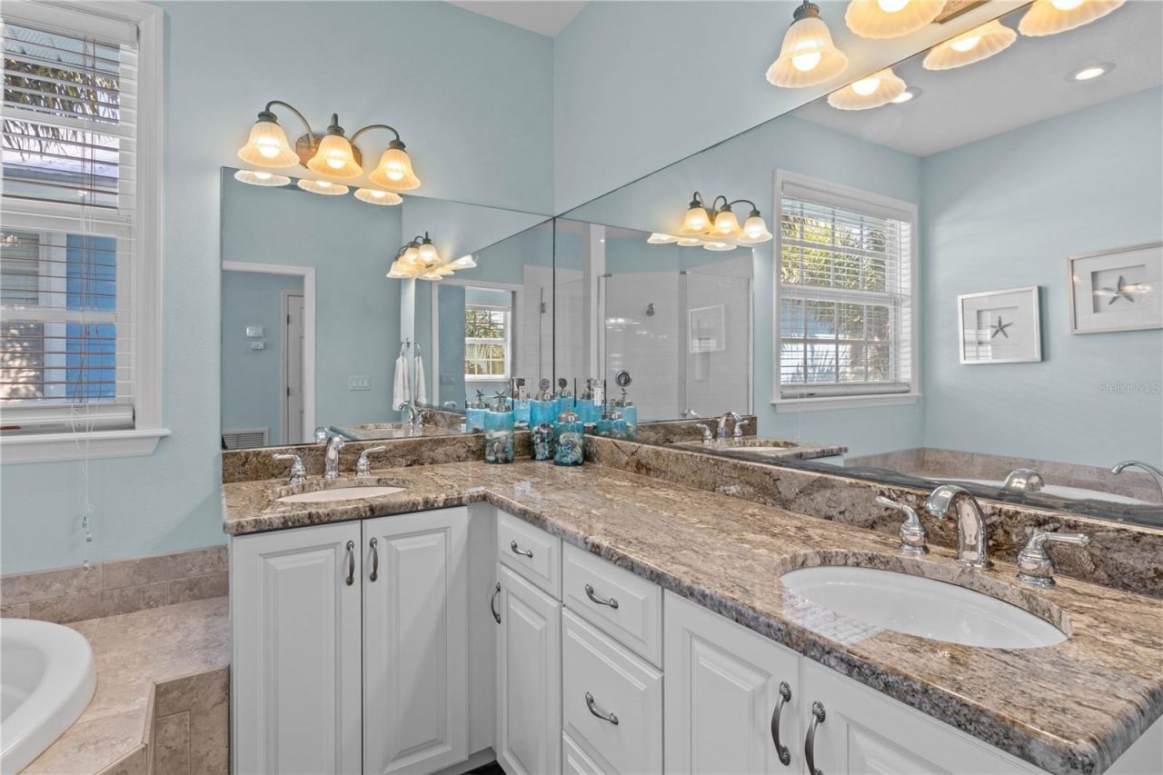 7005 Holmes Boulevard, Holmes Beach, FL 34217 Photo