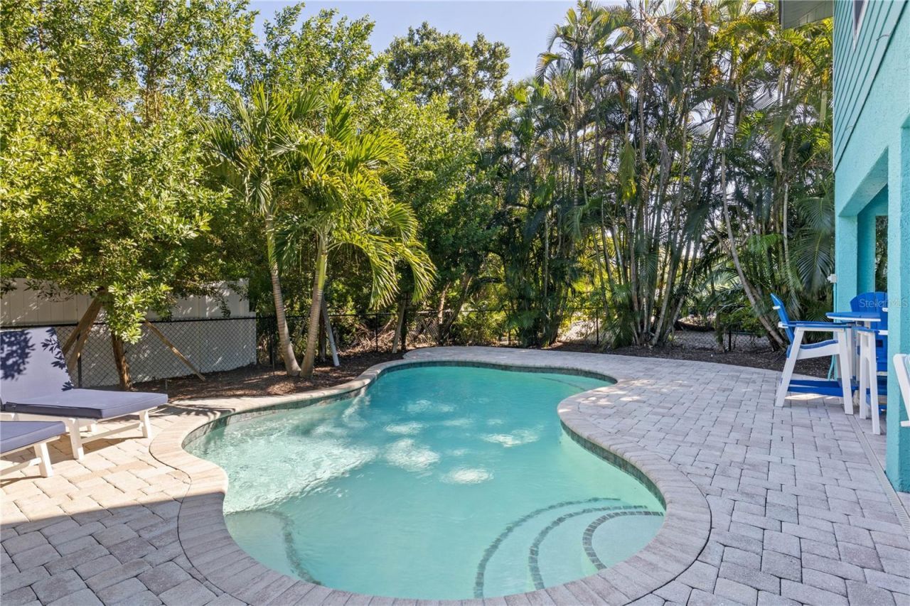 7005 Holmes Boulevard, Holmes Beach, FL 34217 Photo