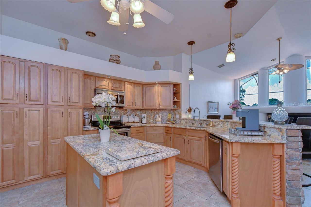 3810 Turkey Oak Drive , Valrico, FL 33596 Photo
