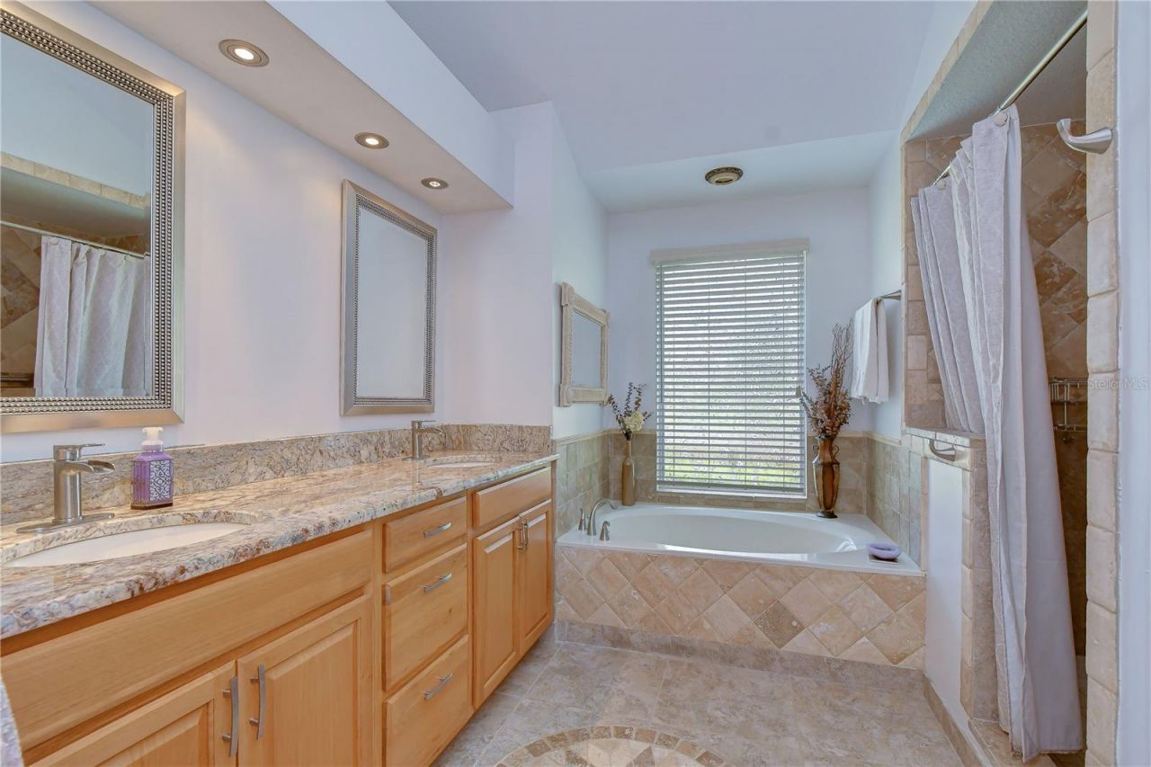 3810 Turkey Oak Drive , Valrico, FL 33596 Photo