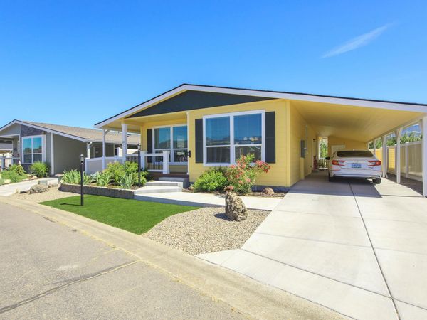 333 Mountain View Drive, Unit 28, Talent, OR 97540