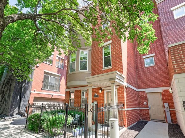 1409 N Burling Street , Chicago, IL 60610
