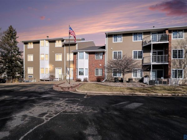 1104 W 57th St, Unit 207, Sioux Falls, SD 57108