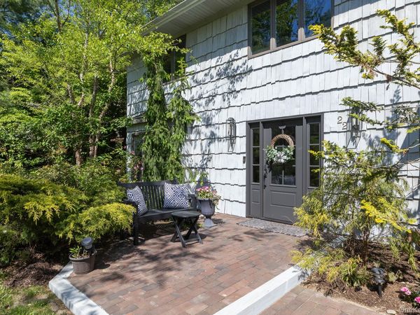 22 Stonehurst Lane, Dix Hills, NY 11746