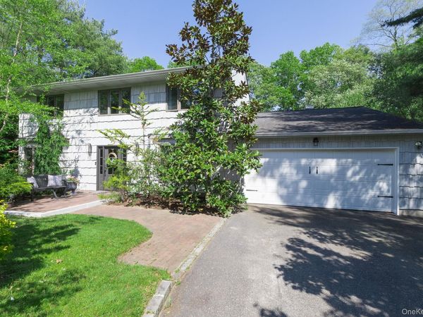 22 Stonehurst Lane, Dix Hills, NY 11746