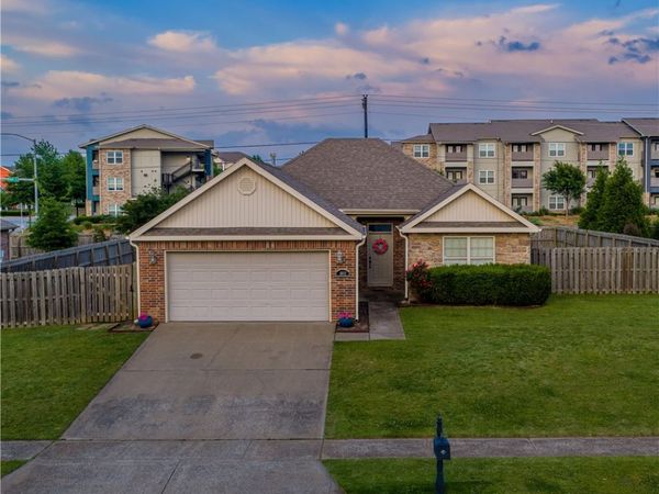 1602 N Oakhaven Place , Fayetteville, AR 72704
