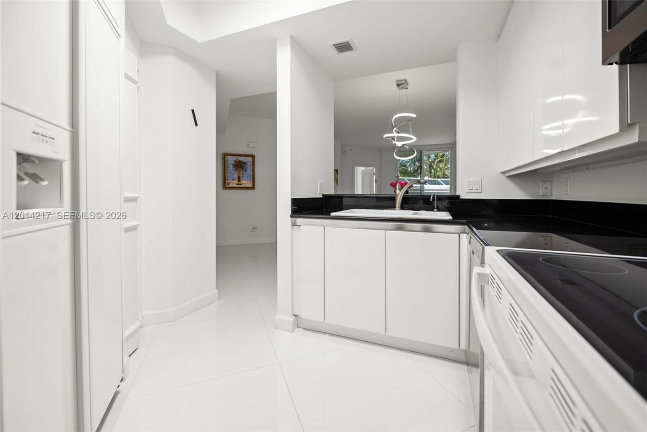 21050 Point Pl, Unit 302, Aventura, FL 33180 Photo