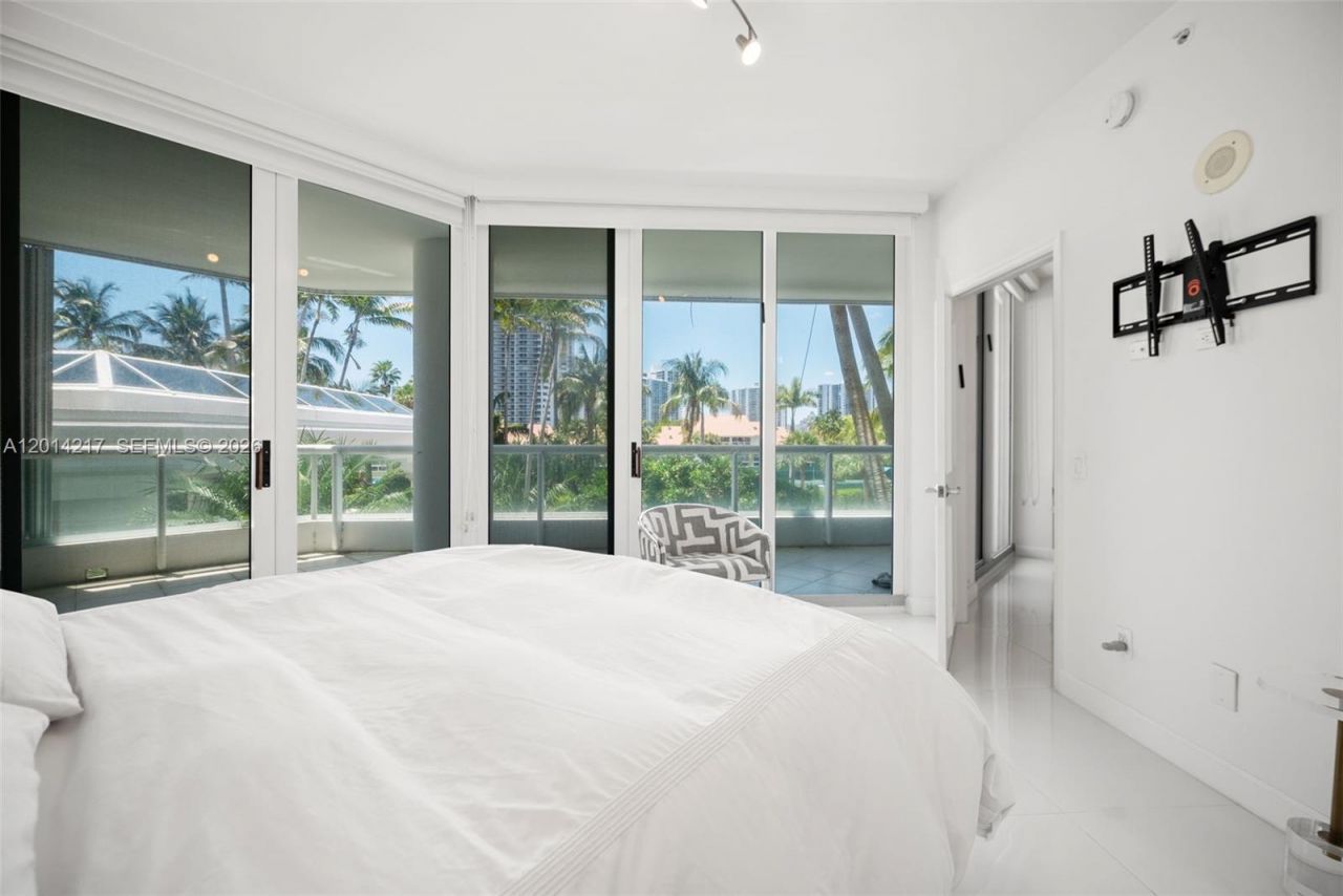 21050 Point Pl, Unit 302, Aventura, FL 33180 Photo