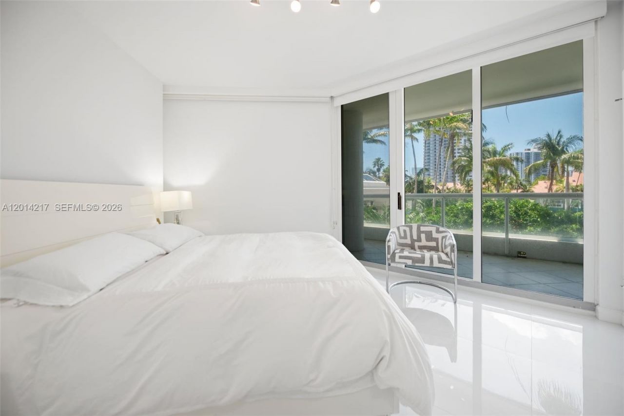 21050 Point Pl, Unit 302, Aventura, FL 33180 Photo