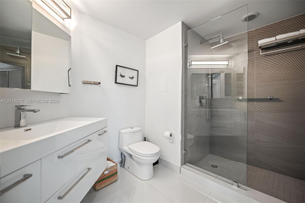 21050 Point Pl, Unit 302, Aventura, FL 33180 Photo