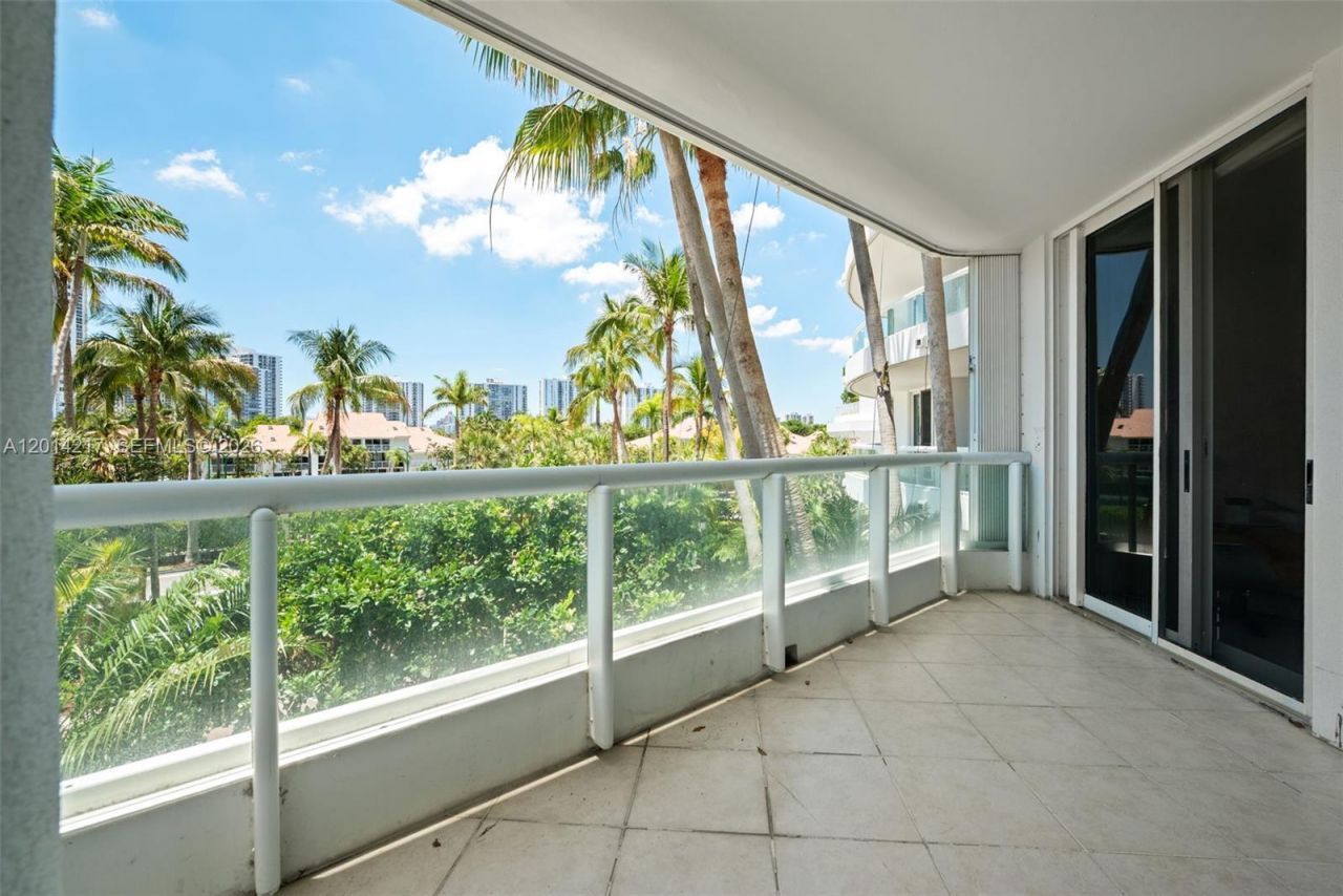 21050 Point Pl, Unit 302, Aventura, FL 33180 Photo