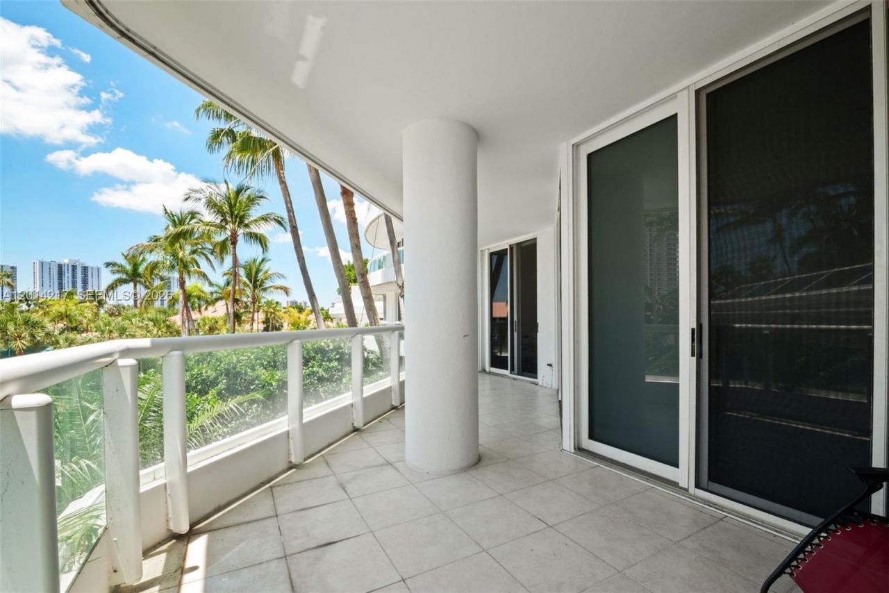 21050 Point Pl, Unit 302, Aventura, FL 33180 Photo