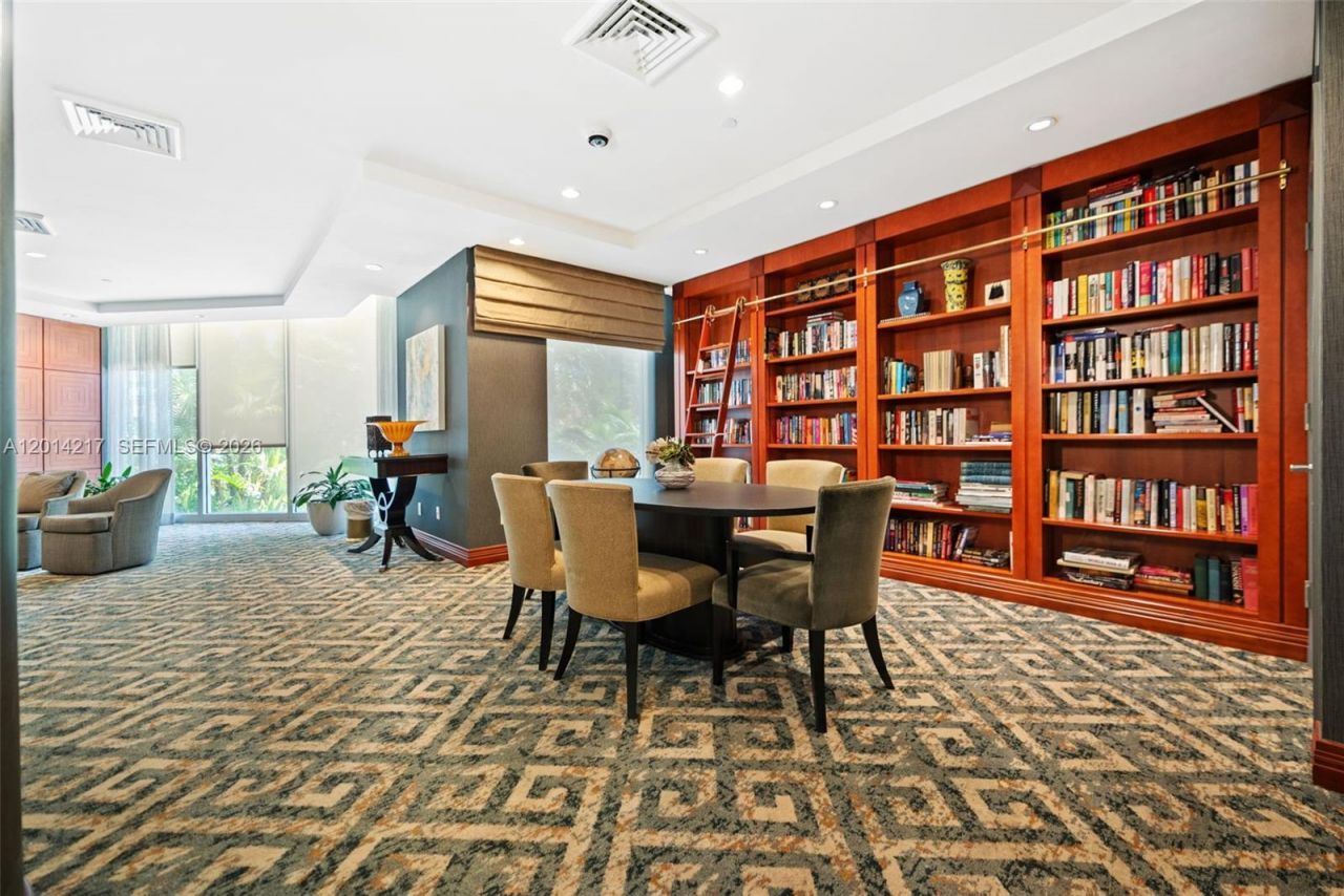 21050 Point Pl, Unit 302, Aventura, FL 33180 Photo