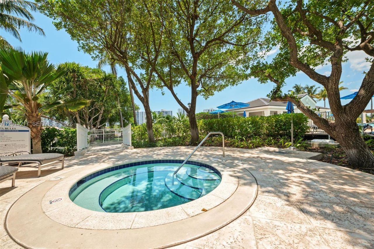 21050 Point Pl , Unit 302, Aventura, FL 33180 Photo