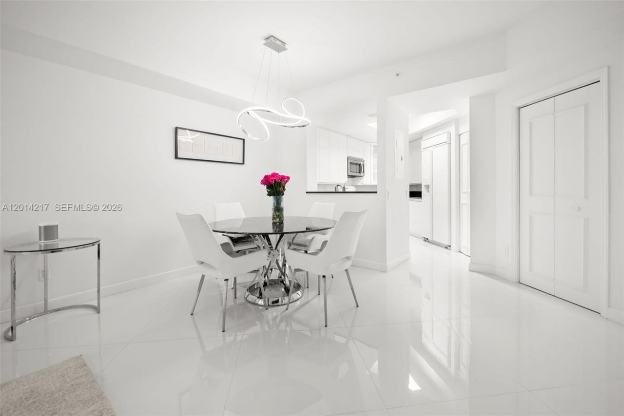 21050 Point Pl, Unit 302, Aventura, FL 33180 Photo
