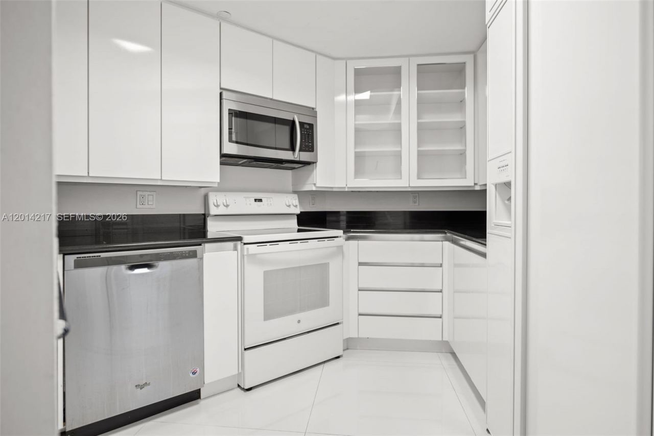 21050 Point Pl, Unit 302, Aventura, FL 33180 Photo
