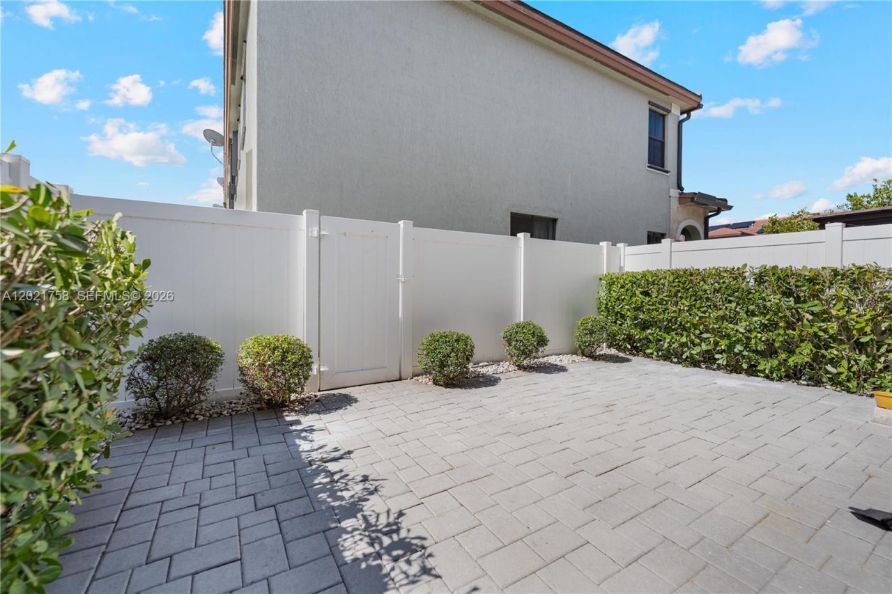 3382 W 104th Ter, Hialeah, FL 33018 Photo
