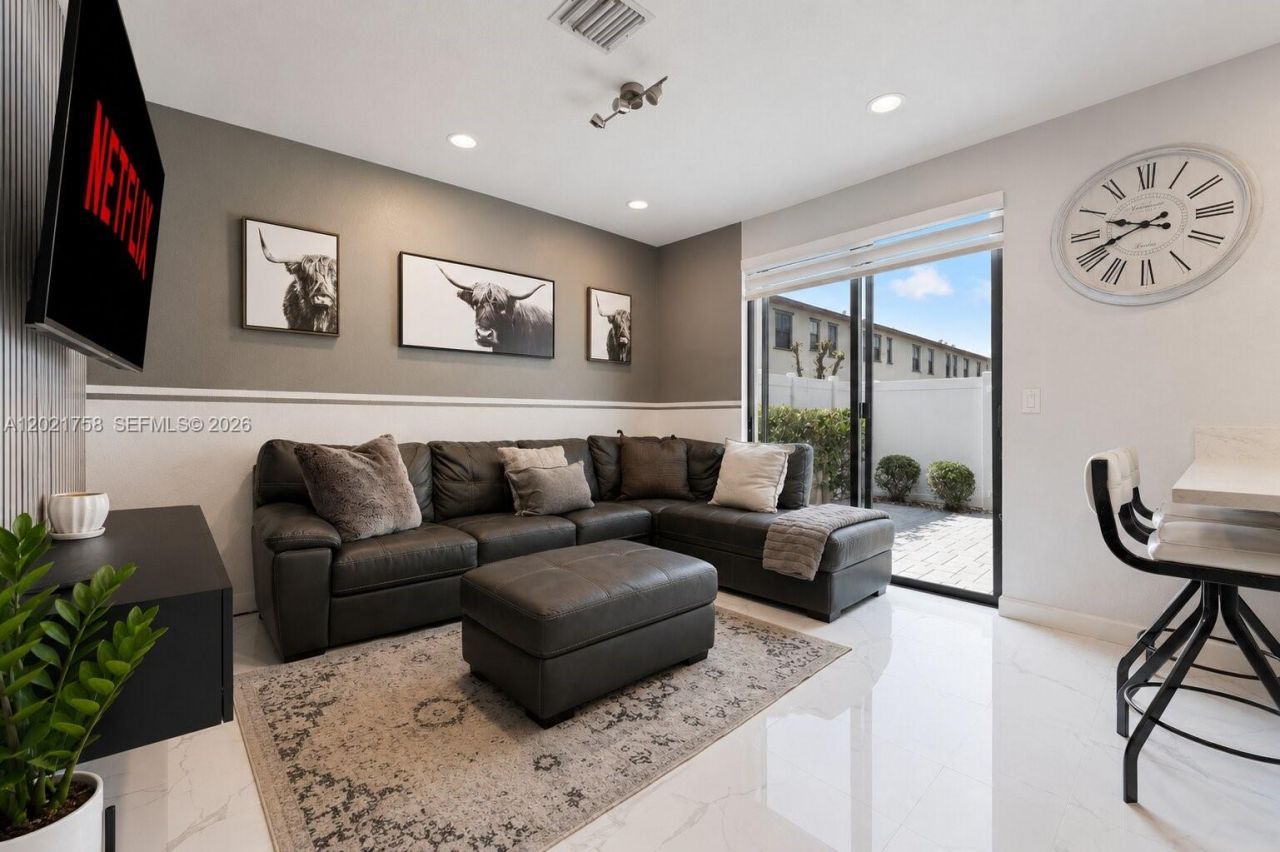 3382 W 104th Ter, Hialeah, FL 33018 Photo