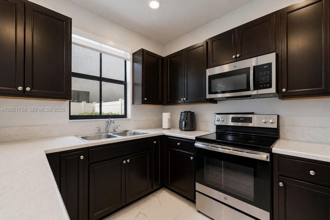 3382 W 104th Ter, Hialeah, FL 33018 Photo