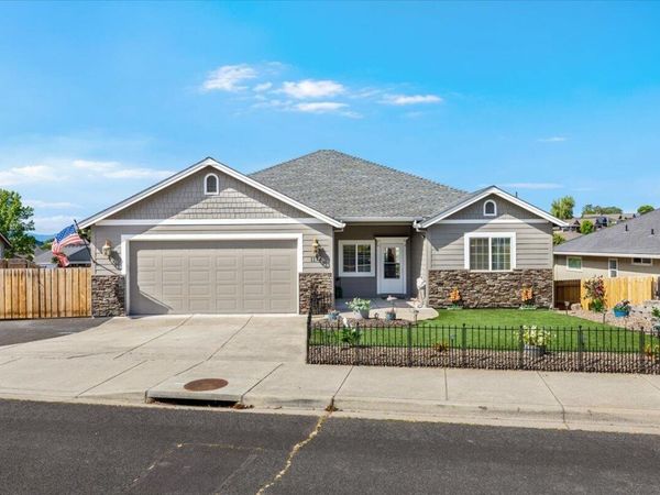 1174 Highlands Drive, Eagle Point, OR 97524