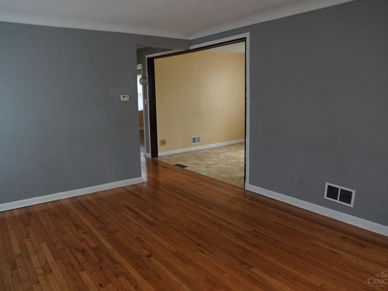 2345 Losantiville Avenue, Golf Manor, OH 45237 Photo 8
