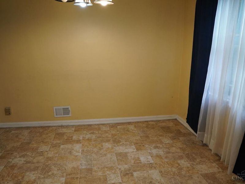 2345 Losantiville Avenue, Golf Manor, OH 45237 Photo 9