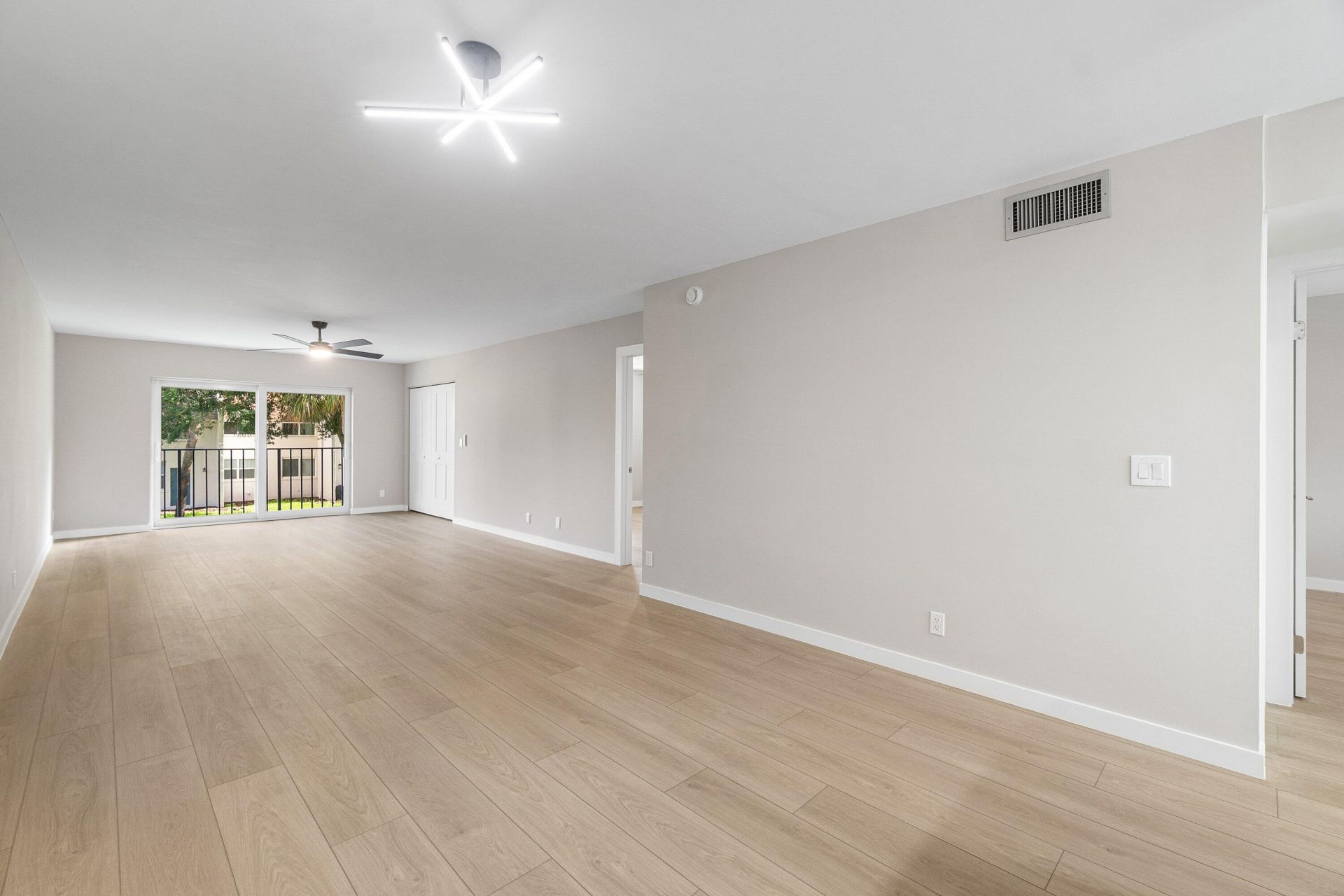 2905 SW 22nd Avenue, Unit 2020, Delray Beach, FL 33445 Photo
