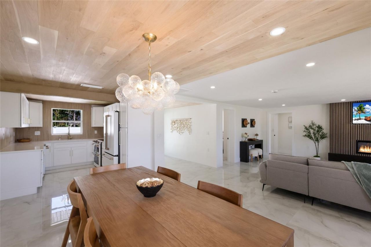 214 85th Street, Holmes Beach, FL 34217 Photo
