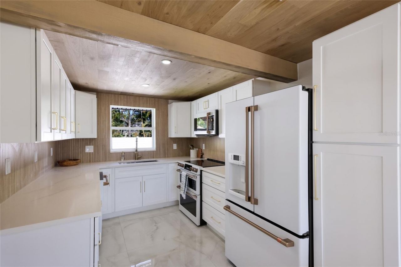 214 85th Street, Holmes Beach, FL 34217 Photo