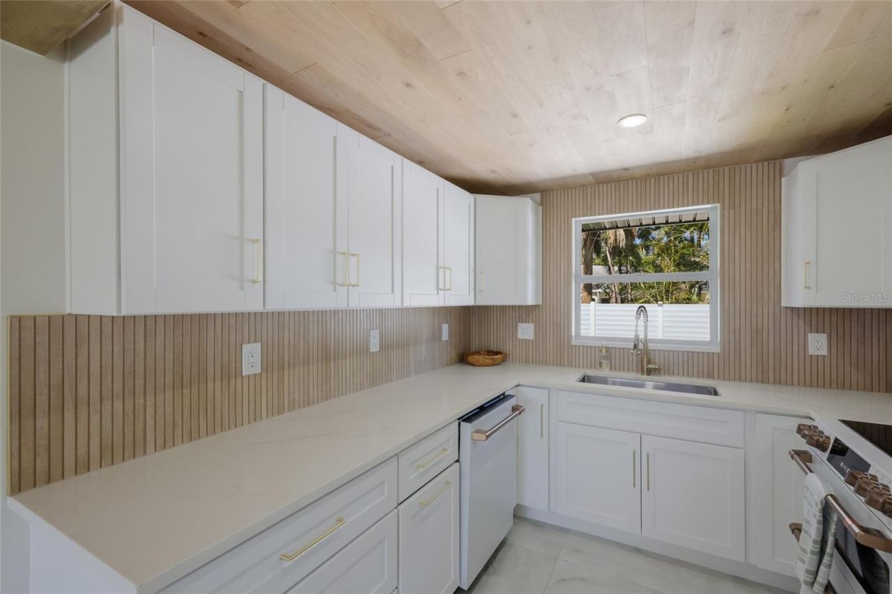 214 85th Street, Holmes Beach, FL 34217 Photo