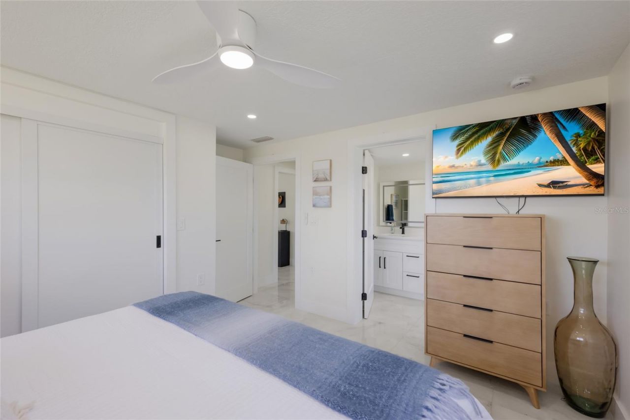 214 85th Street, Holmes Beach, FL 34217 Photo